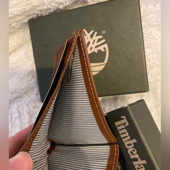 Timberland Slim Fold Leather Wallet with Box, Like New - Picture 3 of 4